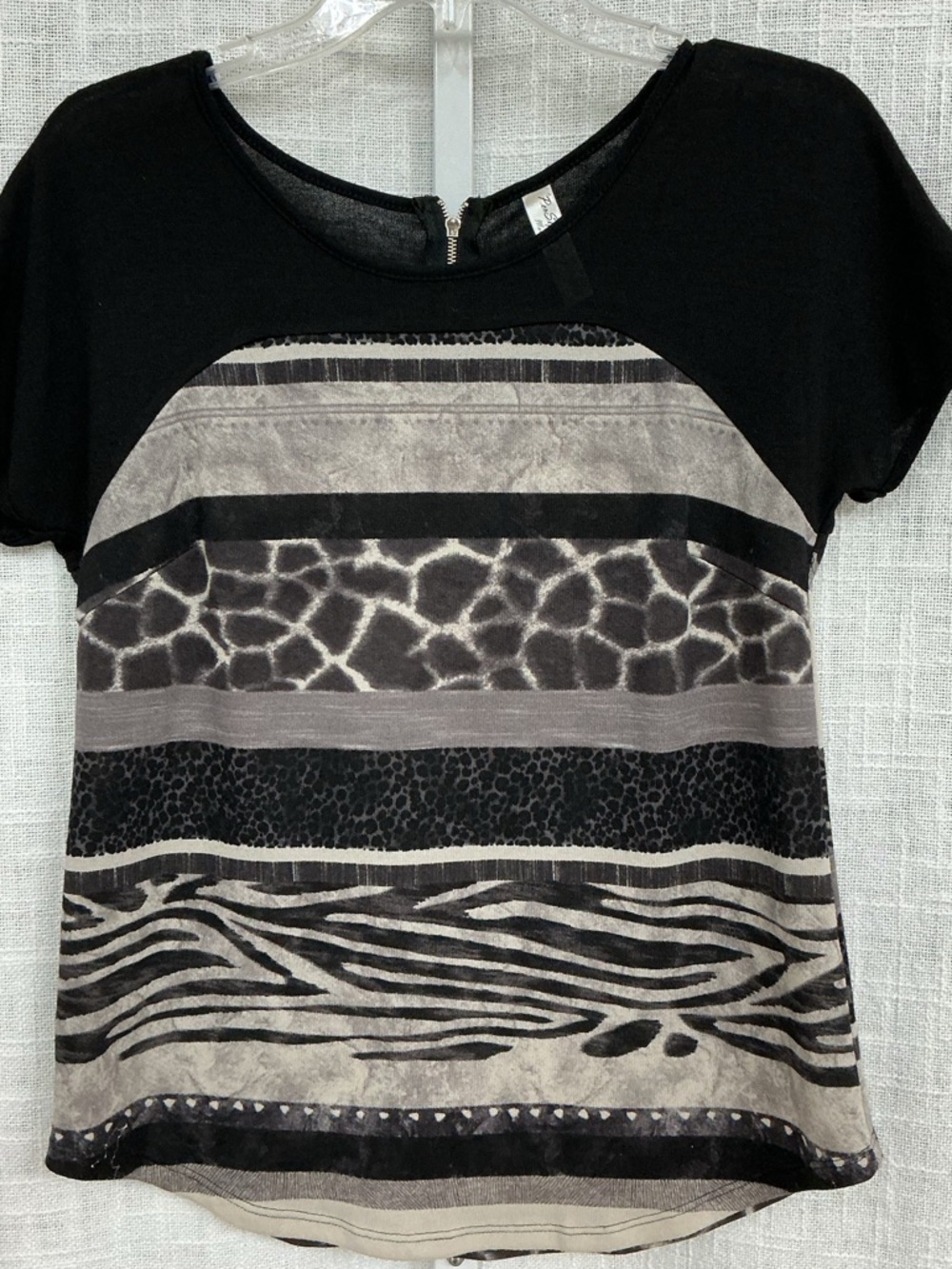 PerSeption Concept Black and Gray Short Sleeve Animal Stripe & Giraffe Print Top